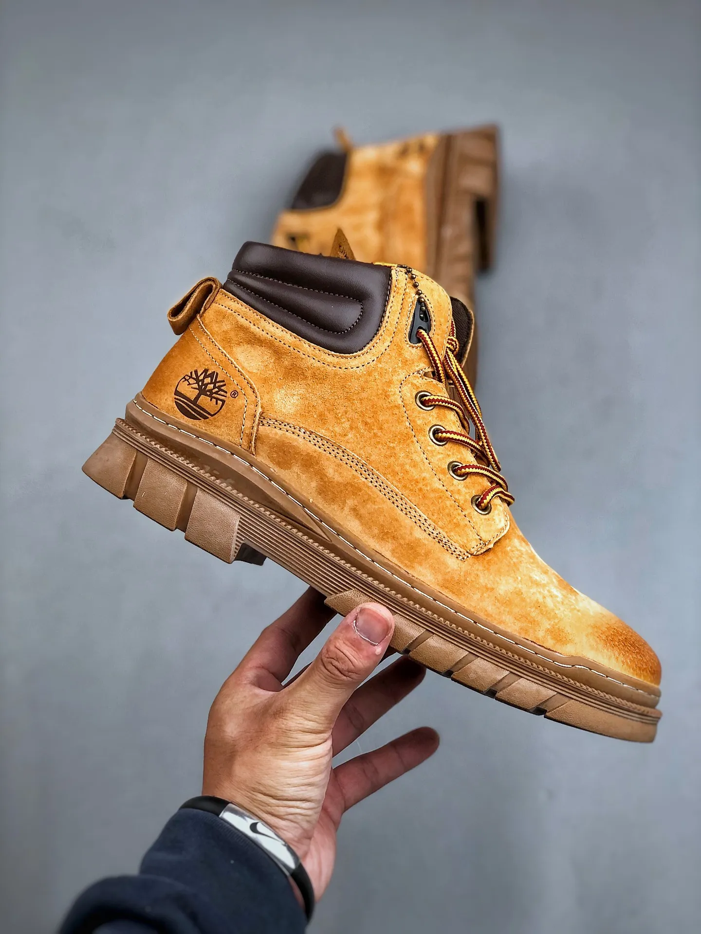Pick up locally 💰560 Support store Timberland outdoor mid-cut casual rhubarb boots Guangdong factory quality Original box original packaging The fabric is made of Italian 🇮🇹 top-grade frosted fine-grained cowhide. It is paired with anti-odor and anti-corrosion genuine leather latex insoles to give you a perfect wearing experience. High-quality and durable, a must-have for sportsmen. Specially designed to treat handsome men. High-quality and first-class foot feel. Size: 39 40 41 42 43 44 (leather shoe size)